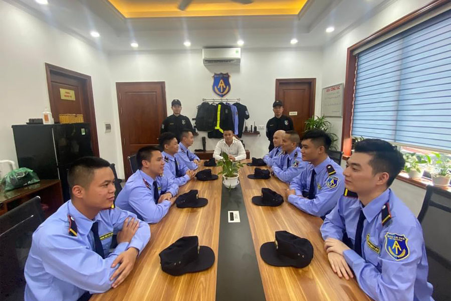 Nhân viên bảo vệ của chúng tôi được đào tạo chuyên nghiệp và có kinh nghiệm trong việc bảo vệ ngân hàng
